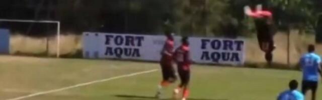 AU, ŠTA JE OVO LJUDI MOJI!? Projektil sa pola terena - Već sada imamo gol godine! (VIDEO)