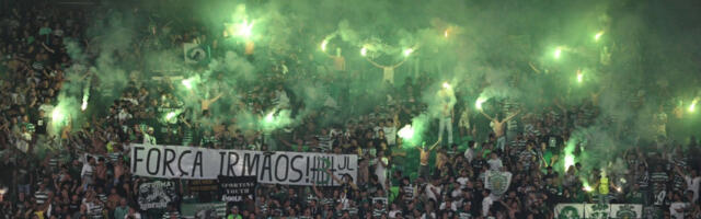 JEZIVO: Srušila se ograda na stadionu - na desetine navijača je povređeno! Hitna pomoć je imala pune ruke posla! (UZNEMIRUJUĆI VIDEO)