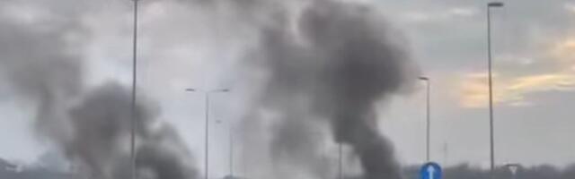 Horor snimak iz okoline Pančeva! Vatra guta autobus, ljudi se jedva evakuisali: "Počelo je da dimi, pa..."