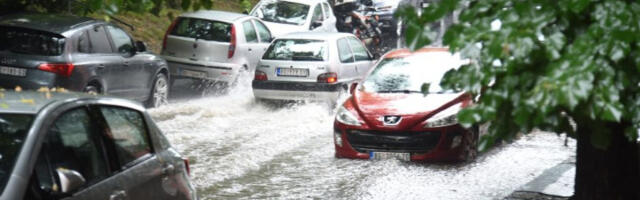 Stravično nevreme se obrušilo na Srbiju! Provala oblaka, grad prekriva dvorišta širom zemlje (VIDEO)