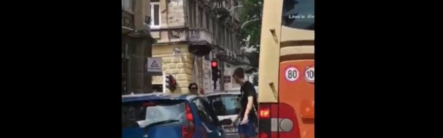 Za sve nas žene iza volana kad vas lik psuje i trubi - kako je reakcija jedne devojke postala viral