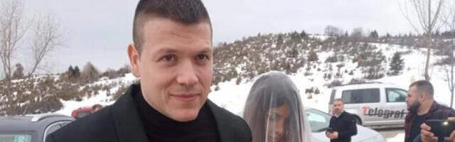 POČINJE CRKVENO VENČANJE SLOBE I JELENE U MANASTIRU DUBNICA: Svi svatovi su ushićeni pristigli, MLADA ZABLISTALA U BELOJ VENČANICI! (VIDEO)