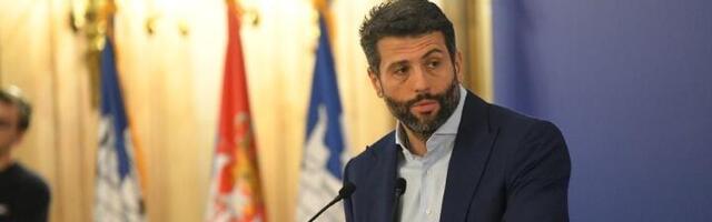 "Umesto rešavanja suštinskih problema u saobraćaju, Šapić se bavio farbanjem autobusa"