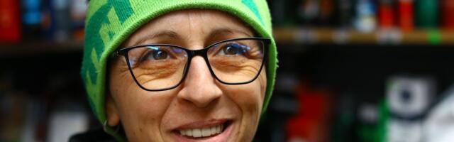 Ivana videima s pijace uveseljava ljude, a sad je sve rasplakala: Nemoćnu baku zvala na tezgu, pa uradila ovo