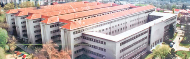 Запослени и осуђеници окитили јелку у Окружном затвору у Београду