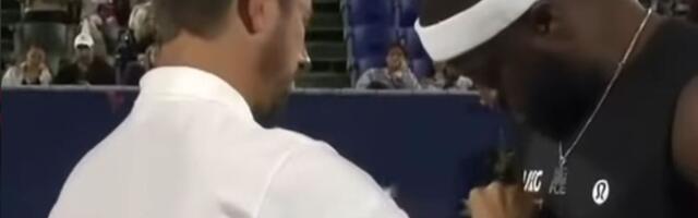 Šok na teniskom terenu: Sudija markerom šarao po majici poznatog asa, razlog je potpuno bizaran