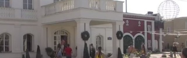 Bivša zadrugarka UME SA PESNICAMA, a sad je pokazala rukama MOŽE NEŽNIJE - PREPORODILA SE ŠMINKOM!