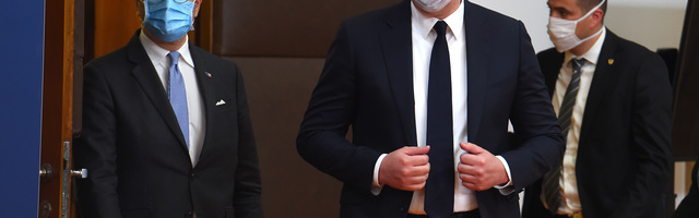 “KO NE ŽELI NE MORA” Vučić: Za pomoć od 100 evra dovoljan jedan poziv