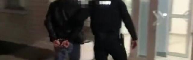 I SLUŽBENIM I PRIVATNIM AUTOMOBILOM PREVOZIO MIGRANTE! Taksista pao zbog krijumčarenja ljudi