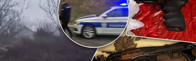 Fotografije pištolja i puški zaplenjenih u Kruševcu! Uhapšen muškarac i to zbog ovih dela