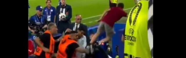 LUDILO Navijač se sa tribine bacio na Ronalda?! (VIDEO)