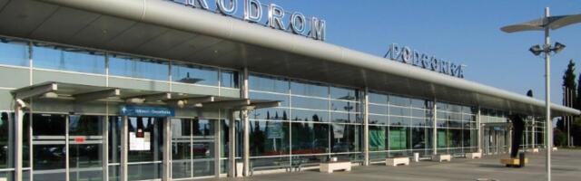 Drama u Podgorici: Muškarac pokušao da zapali auto na aerodromu