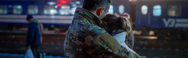 ‘Nema vremena za suze’: Ukrajinke ‘ljubavnim vozom’ idu na front da vide muževe