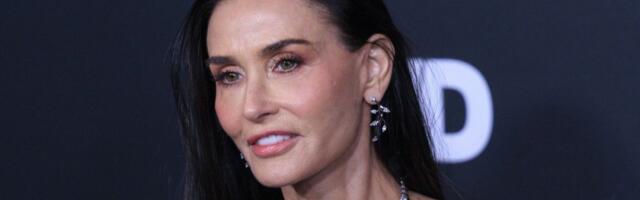 Demi Mur izgrmela na crvenom tepihu: Glumica gazi sedmu deceniju, a kida kako izgleda (FOTO)