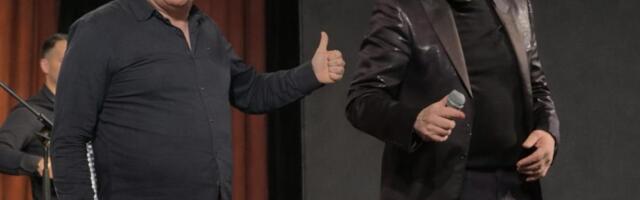 OVO JOŠ NIKO NA ESTRADI NIJE DOŽIVEO! Fan iznenadio Slavišu Vujića: Evo šta mu je doneo na scenu