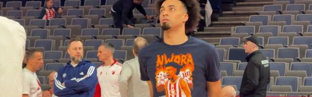 Nvora izašao na zagrevanje u majici sa svojim likom!