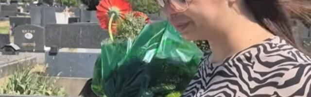 SKANDALČINA NA GROBLJU U NIŠU! Miljana Kulić rida nd grobom svoje bake, Marija POBESNELA - NE UZNEMIRAVAJ MI MRTVU MAJKU! (VIDEO)