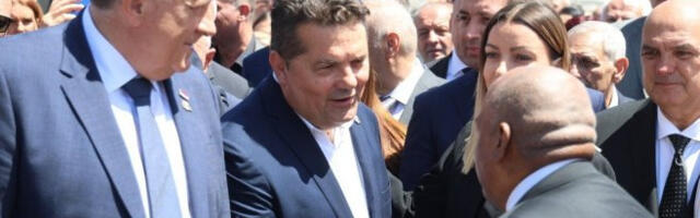 Стевандић пита званичнике ЕУ зашто не одају почаст српским жртвама