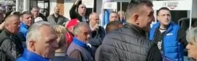 Predsednik opštine se krije iza pesnica batinaša