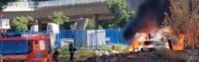 POŽAR U NOVOM SADU! Zapalio se kamion ispod mosta! VATROGASCI NA TERENU