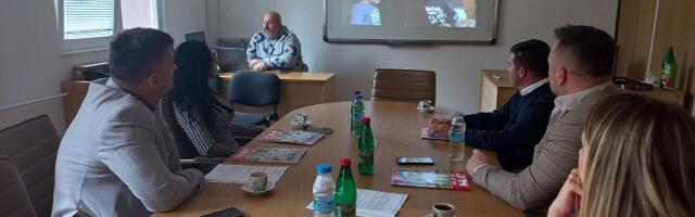 у Лучанима представљена мобилна апликација „Три плус”