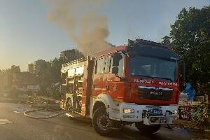 Гореле бараке у Блоку 70, пожар гасило 17 ватрогасаца