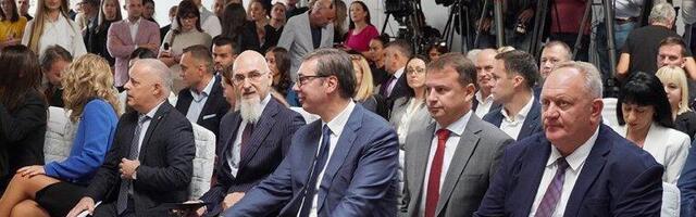 "MORAMO DA RADIMO I DA SE BORIMO ZA SVAKU INVESTICIJU, POSTAJEMO SVE PRIVLAČNIJA ZEMLJA": Otvorena nova fabrika "Aunde" i uručen mamograf - značajan dan za Leskovac (FOTO/VIDEO)