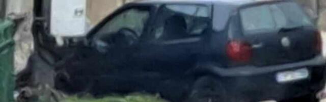 Vozač volkswagena se zabio u kuću
