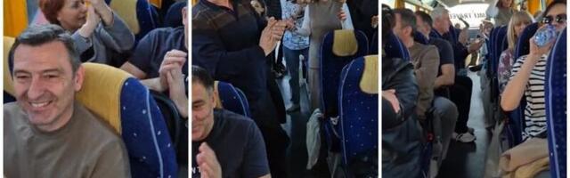 "VESELI SE SRPSKI RODE!" Vranjanci raspevani krenuli na svenarodni skup u Beograd (VIDEO)