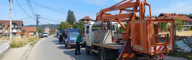 Meštani Šišave blokirali pripadnike EPS, policiju i MTS, ne dozvoljavaju sečenje kablova “Jale”