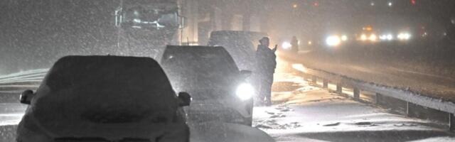 Kolona duga 85 kilometara, a napolju -18! Porodice sa decom zarobljene preko 9 sati, ponestaje im svega! (VIDEO)