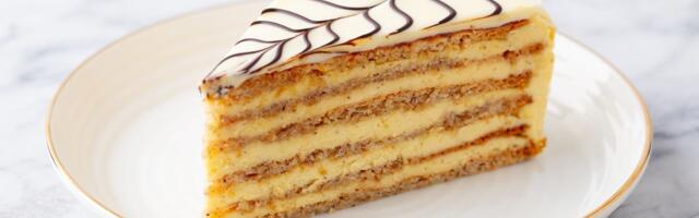 Ova posna torta sve češće zamenjuje "manastirku" na Nikoljdan: Kremasta, bogata filom i idealna za slavu