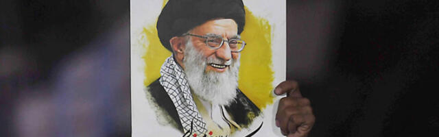 Техеран одложио сахрану ајатолаха Хамнеија због огромног одзива грађана