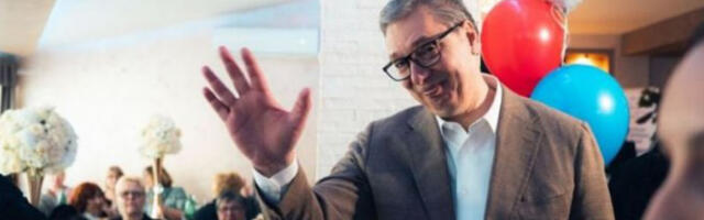 Вучић са дамама за 8. март - Оне су издржале најтежи терор