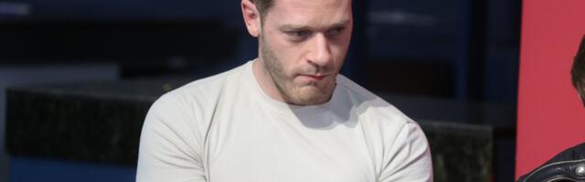 "Hvala što pratite javno iznošenje moje dijagnoze" Glumac šokirao sve ovim potezom, pokazao noge, ljudi u šoku