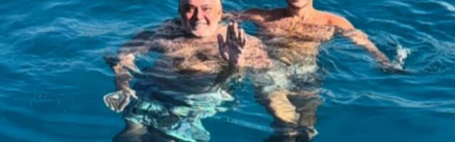Otac i sin uživaju za sve pare! Viktor pokazao kako uživa sa Bobom: Vezao nož oko noge pa se tuširao na palubi