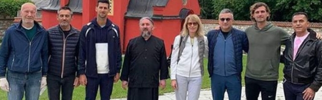 Novak obišao srpski manastir, pa napravio ludnicu na Goču: Svi ga saletali za fotografiju