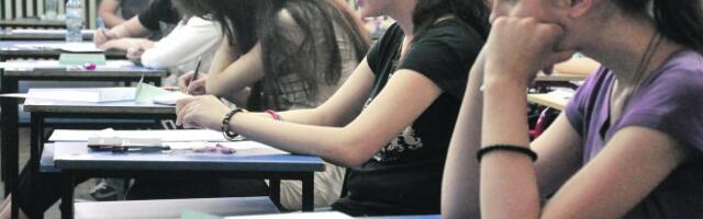 MATURANTI NA PROBI PRIJEMNOG OSTVARILI JAKO LOŠE REZULTATE: Bolje znaju engleski jezik od srpskog