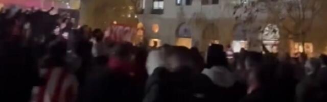 Navijači Zvezde napravili ludnicu pre meča (VIDEO)