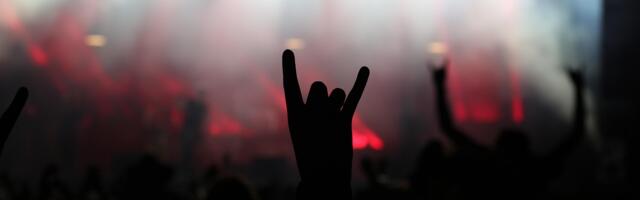 Hevi metal spektakl u dvorištu Gimnazije