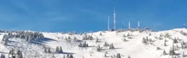 Nebo vedro, ali je sve okovano snegom: Na ovoj "srpskoj lepotici" palo preko 20 cm snega - zimska idila u fotkama