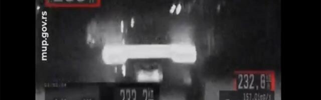 "Poršeom" kroz Surčin 233 na sat! Snimak ledi krv u žilama (VIDEO)