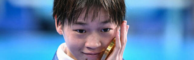 Скочила са десет метара, а површина воде остала нетакнута