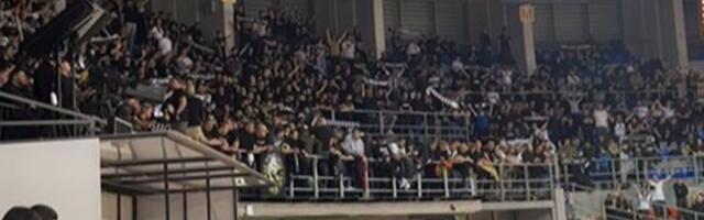 Grobari započeli meč "Časovima ljubavi", pa zapevali pesmu u kojoj su pomenuli Zvezdu