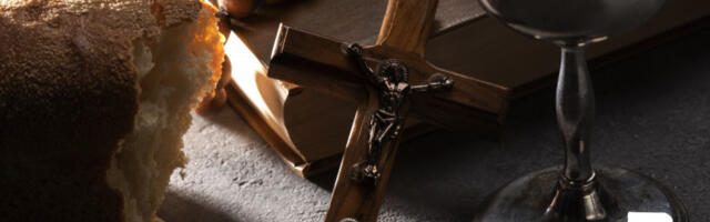 HRIŠĆANI KOJI VREME RAČUNAJU PO GREGORIJANSKOM KALENDARU OBELEŽAVAJU VELIKI PETAK! Danas je jedini dan u godini kad Katolička crkva nema Svetu misu!