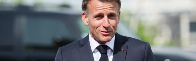 Макрон запевао Азнавура у Јеревану, премијер Јерменије давао ритам