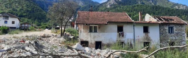 Policija Federacije BiH izuzima dokumentaciju u istrazi o stradanju 19 osoba u Donjoj Jablanici