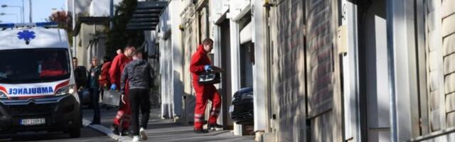 DRAMATIČNO u vili DARKA ŠARIĆA na DEDINJU! Hitna pomoć i lekari uleteli u kuću! (FOTO)