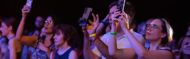 Nišvil studentima novinarstva u Nišu poklanja komplete za festival