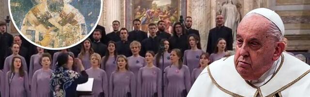 PAPU FRANJU ODUŠEVILA HIMNA SVETOM SAVI: Pogledajte kako je izgledao veličanstveni istorijski trenutak u Vatikanu (VIDEO)